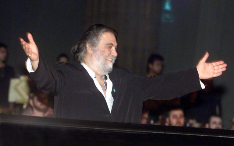 Βαγγέλης Παπαθανασίου: Πέθανε ο μεγάλος συνθέτης σε ηλικία 79 ετών