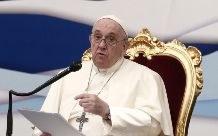 Την ελευθερία του Τύπου υπερασπίζεται ο Πάπας Φραγκίσκος