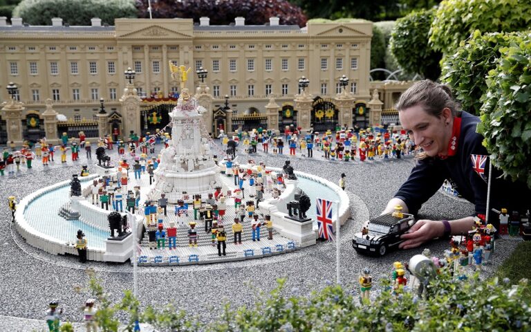 Βασιλικό lego και Πλατινένιο Ιωβηλαίο: Πώς γιορτάζει η Βρετανία