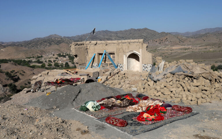 Ανάκληση κυρώσεων και «ξεπάγωμα» κεφαλαίων ζητούν οι Ταλιμπάν μετά τον φονικό σεισμό