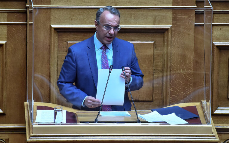 Βουλή: Ψηφίστηκε το νομοσχέδιο για τα Ναυπηγεία Σκαραμαγκά και το Καζίνο στο Ελληνικό
