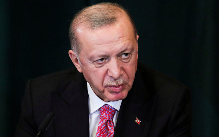 Εφιάλτης για τον Ερντογάν ο τριψήφιος πληθωρισμός