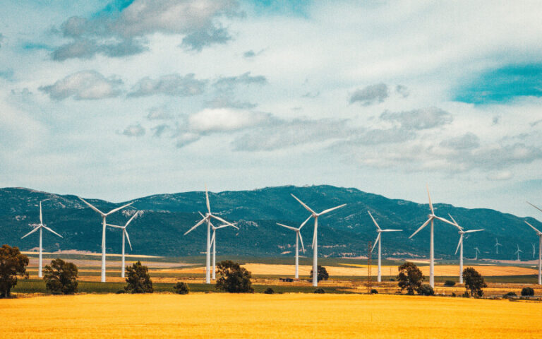 Ανανεώσιμες Πηγές Ενέργειας: Αναζητείται φόρμουλα για να «τρέξουν» τα έργα