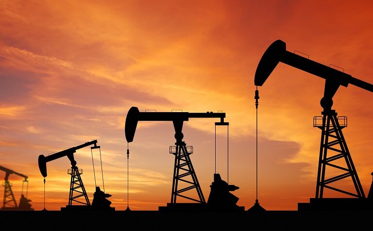 Πετρέλαιο: Νέα βουτιά των τιμών καθώς η ΕΕ συζητά για πλαφόν