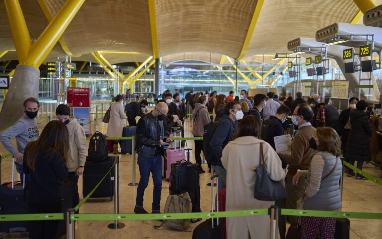 Αεροδρόμιο Μαδρίτης: Αυξάνονται οι προσλήψεις αστυνομικών λόγω εκρηκτικής τουριστικής κίνησης