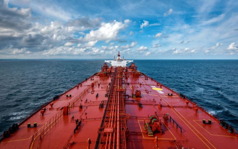 Bloomberg: Ο Λακωνικός Κόλπος, τα ρωσικά πετρέλαια και το ship-to-ship