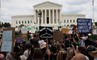 ΗΠΑ: Το Ανώτατο Δικαστήριο ακυρώνει το δικαίωμα στην άμβλωση