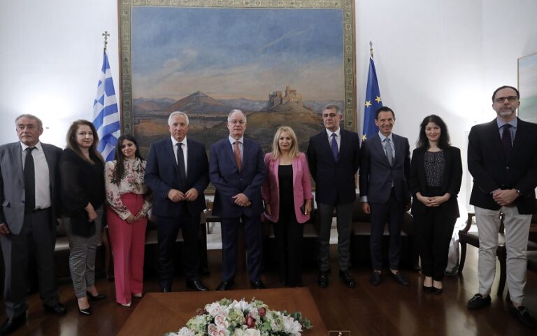 Υπεγράφη η σύμβαση για την ψηφιοποίηση των συλλογών της Βιβλιοθήκης της Βουλής των Ελλήνων