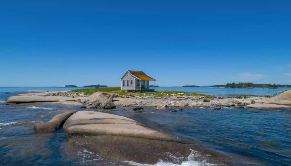 Ο παράξενος όρος για να αγοράσετε το πιο μοναχικό σπίτι στον κόσμο-1