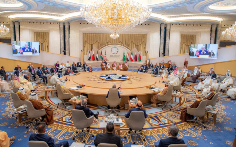 Με την υπογραφή 18 συμφωνιών ολοκληρώθηκε η επίσκεψη Μπάιντεν στη Σαουδ. Αραβία