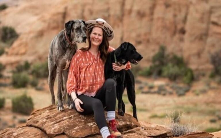 CNBC: Η 35χρονη που κάνει photoshop σε σκυλιά και έβγαλε 100.000 δολάρια σε μισό χρόνο