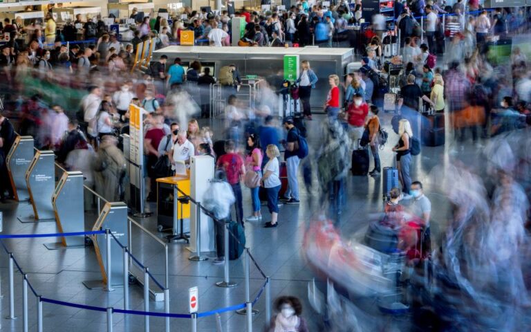 Χάος στα αεροδρόμια: Πώς οι επιβάτες βγάζουν χιλιάδες δολάρια σε μια στιγμή