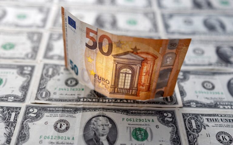 Το ευρώ ενισχύεται 0,48%, στα 0,9658 δολάρια