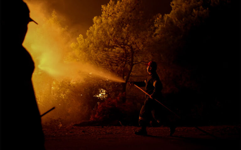 Πυροσβεστική: Σε ύφεση η φωτιά στη Λινίσταινα Ηλείας – Καλή η εικόνα σε Αγία Κυριακή και Ελληνοχώρι