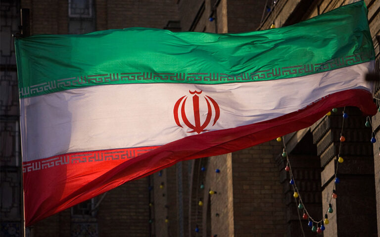 Der Spiegel: Επέκταση των κυρώσεων κατά του Ιράν εξετάζεται στην Ε.Ε.