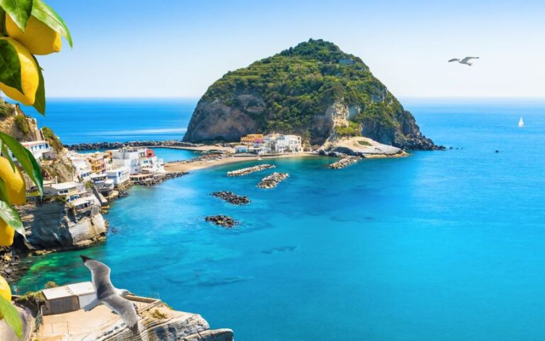 Travel + Leisure: Τα 7 ελληνικά νησιά που μπήκαν στα 20 καλύτερα της Ευρώπης