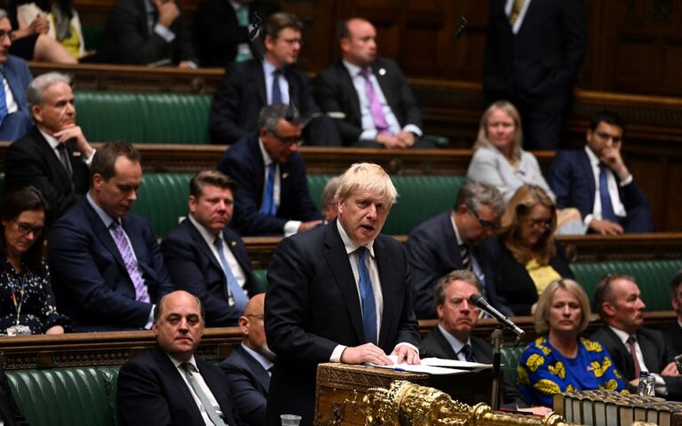 Βρετανία: Δύο ακόμη υπουργοί παραιτήθηκαν