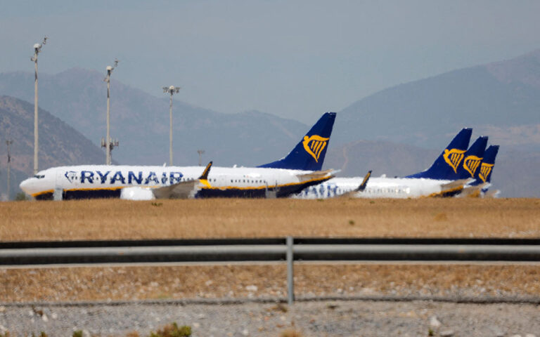 Ισπανία – Ryanair: Τα πληρώματα καμπίνας προγραμματίζουν απεργιακές κινητοποιήσεις για 12 ημέρες τον Ιούλιο
