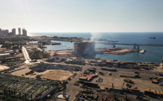 Reuters: Κατέρρευσε μέρος των σιλό στο λιμάνι της Βηρυτού (βίντεο)