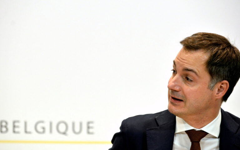 Αλ. ντε Κρόo, Βέλγος πρωθυπουργός: «Η μόνη λύση για το πάγωμα των τιμών είναι σε ευρωπαϊκή κλίμακα»