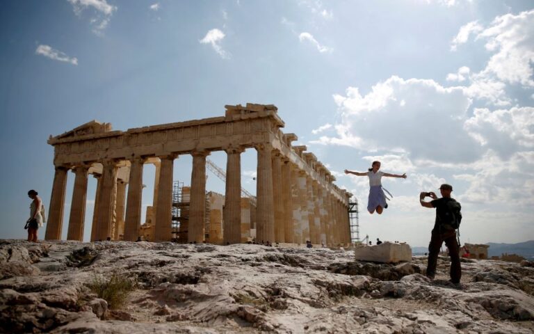 WTTC: Στα 39,2 δισ. ευρώ τα έσοδα της Ελλάδας από τον τουρισμό φέτος