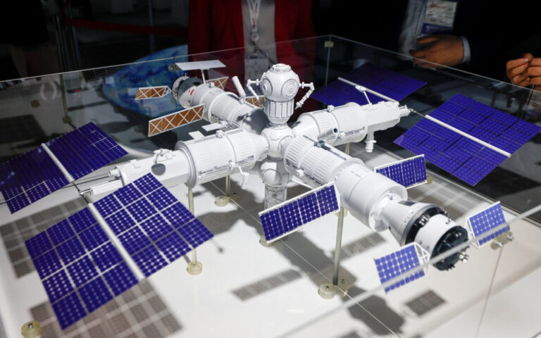 Διάστημα: Συνεχίζει μόνη η Ρωσία –  Παρουσίαση του μοντέλου του νέου διαστημικού σταθμού