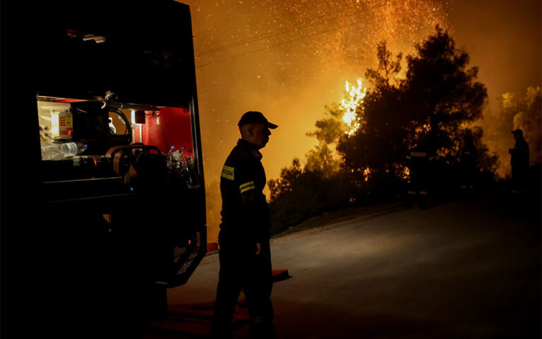 Σε συναγερμό η Πυροσβεστική για τις φωτιές σε Κορινθία, Κέρκυρα και Κοζάνη