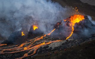 Η γη της φωτιάς και του πάγου: Πώς έγιναν τα ηφαίστεια τουριστική ατραξιόν;