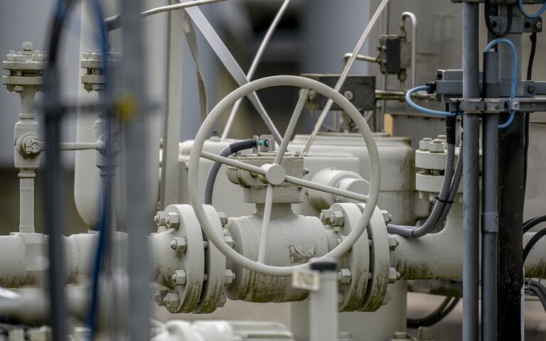 Reuters: Πρόταση Κομισιόν για «δυναμικό» πλαφόν στο φυσικό αέριο