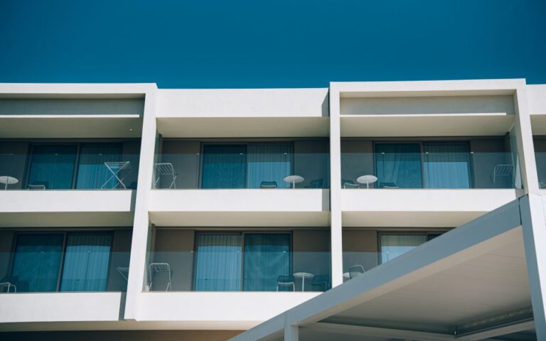 Ελντοράντο του Airbnb η Ελλάδα – Αγοράζουν σπίτια για να τα μισθώσουν