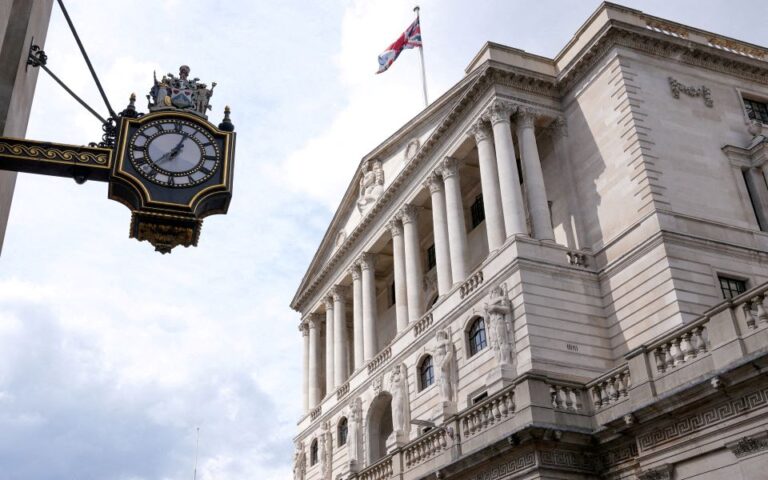 Βρετανία: Προσπάθεια στήριξης των αγορών από κεντρική τράπεζα και υπουργείο Οικονομικών