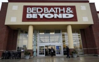 Τέλος τα φυσικά καταστήματα της Bed Bath & Beyond – Η Overstock πλειοδότης μετά την πτώχευση