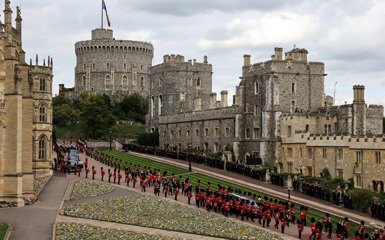 Βρετανία: Στην τελευταία της «κατοικία» η βασίλισσα Ελισάβετ