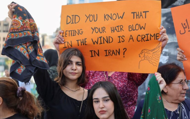 Καζάνι που βράζει το Ιράν – Προειδοποιήσεις για παρέμβαση του στρατού