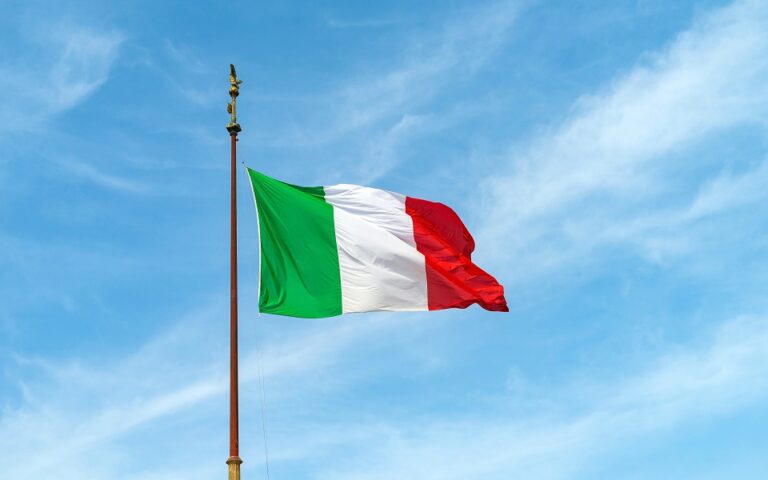 Δημοσκόπηση στην Ιταλία: Φαβορί η ακροδεξιά, στην τρίτη θέση τα Πέντε Αστέρια