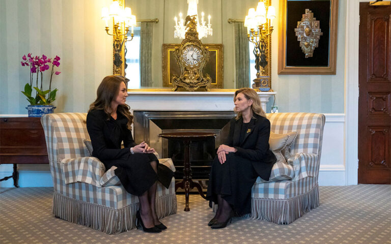 Βρετανία: Η πριγκίπισσα της Ουαλίας συναντήθηκε με την Ολένα Ζελένσκα στo Μπάκιγχαμ