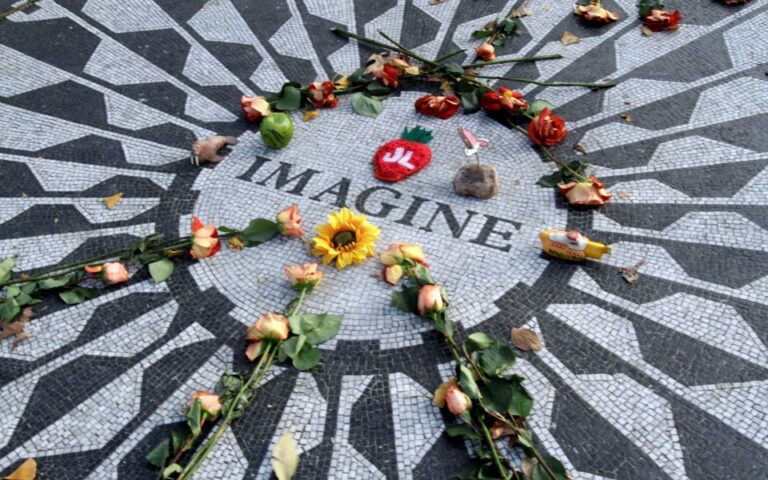 John Lennon: Ονειρεύτηκε έναν κόσμο χωρίς ιδιοκτησία, πέθανε για τα εκατομμύρια