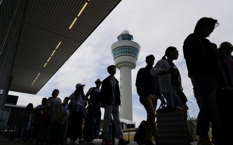 ΗΠΑ: Εξετάζουν νέα μέτρα στους ταξιδιώτες από την Κίνα