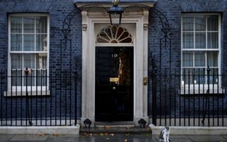 Βρετανία: Όποιος και εάν είναι πρωθυπουργός, η λίρα θα πέσει