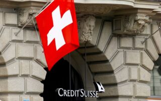 Credit Suisse: Ένα επίπεδο πριν το junk από την S&P – Δεν έπεισε το σχέδιο αναδιάρθρωσης