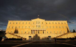 Reuters: Η Ελλάδα θα αποπληρώσει πρόωρα δάνεια διάσωσης 5,3 δισ. ευρώ τον Δεκέμβριο