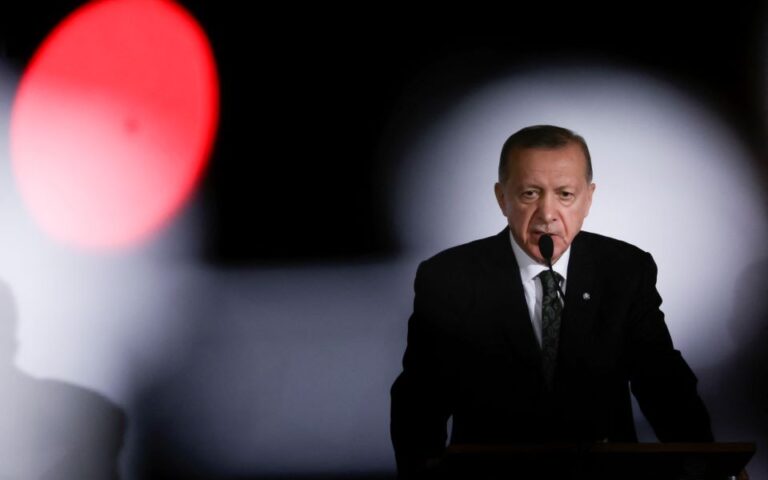 Εκνευρισμός Ερντογάν: «Δεν θα πέσω στο επίπεδο του Μητσοτάκη»