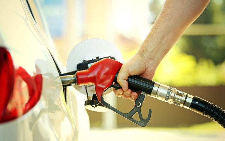 ΔΕΠΑ Εμπορίας: Πόσο μειώνει την τιμή του φυσικού αερίου κίνησης