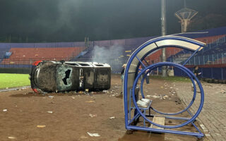 Ινδονησία: 174 νεκροί σε επεισόδια σε αγώνα ποδοσφαίρου