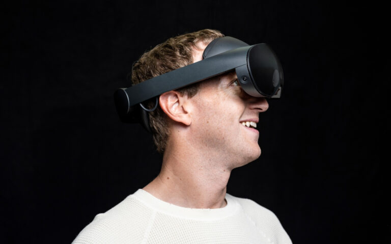 Ο Mark Zuckerberg παρουσίασε το σετ ακουστικών Meta Quest Pro VR που θα κοστίζουν 1.500 δολ.
