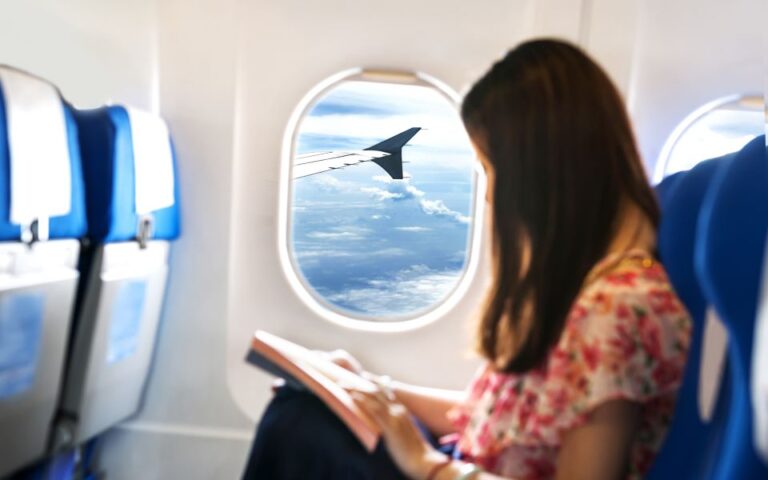 Τι δεν πρέπει να κάνετε ποτέ στο αεροπλάνο: 5 συμβουλές από μία αεροσυνοδό