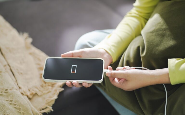 Ξεμένετε συνέχεια από μπαταρία; 8 τρόποι για καλύτερη διαχείριση του κινητού