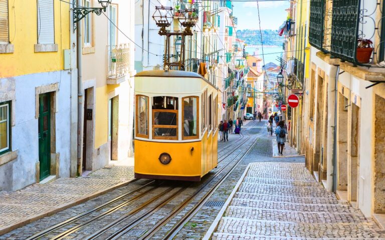 Πορτογαλία: Έσοδα ρεκόρ από τον τουρισμό το 2023