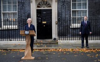 Βρετανία: Παραιτήθηκε η Λιζ Τρας