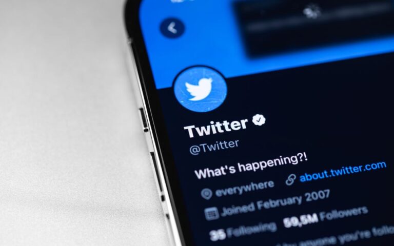 Έλον Μασκ: Επαναφέρει τους λογαριασμούς δημοσιογράφων στο Twitter